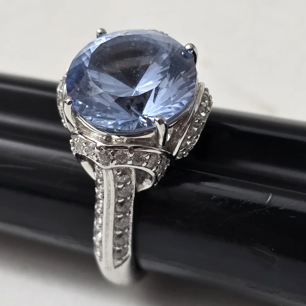 Elegant Sterling Silver 925 and Blue Topaz Gemstone Ring
